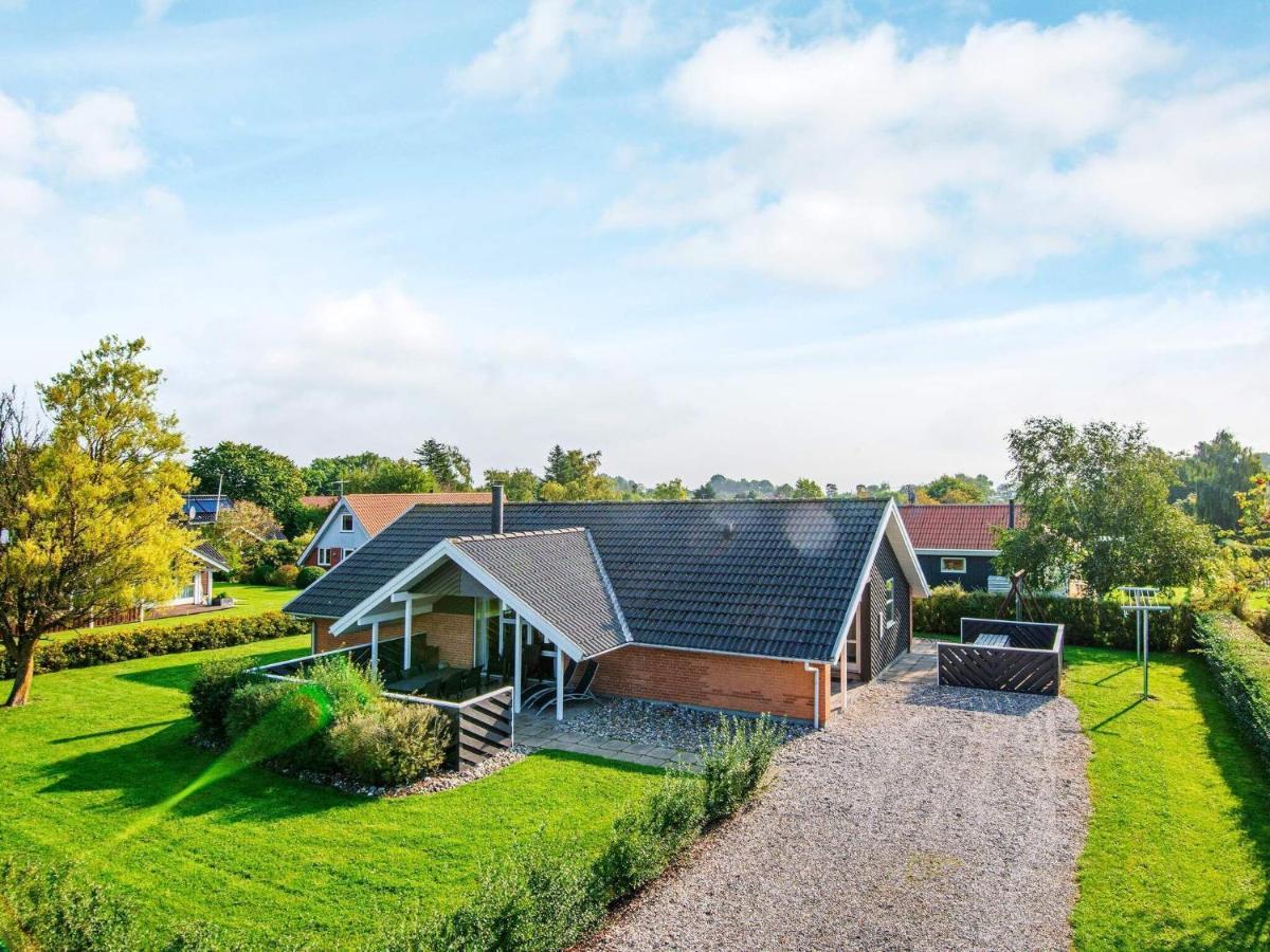 10 Person Holiday Home In Juelsminde Sonderby  Екстериор снимка