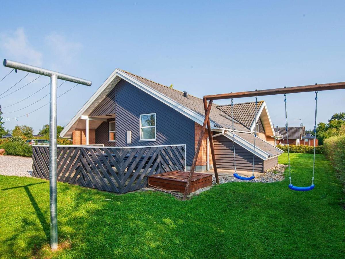 10 Person Holiday Home In Juelsminde Sonderby  Екстериор снимка