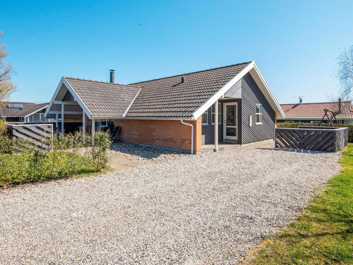 10 Person Holiday Home In Juelsminde Sonderby  Екстериор снимка